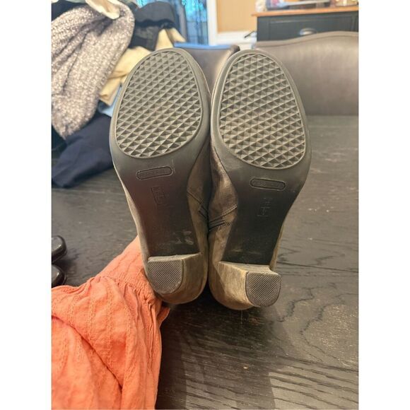 Aerosoles Olive Green Faux Suede Comfort Bootie sz 11 - Picture 5 of 9